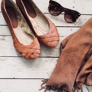 Bare Traps Camel Flats - Size 9M